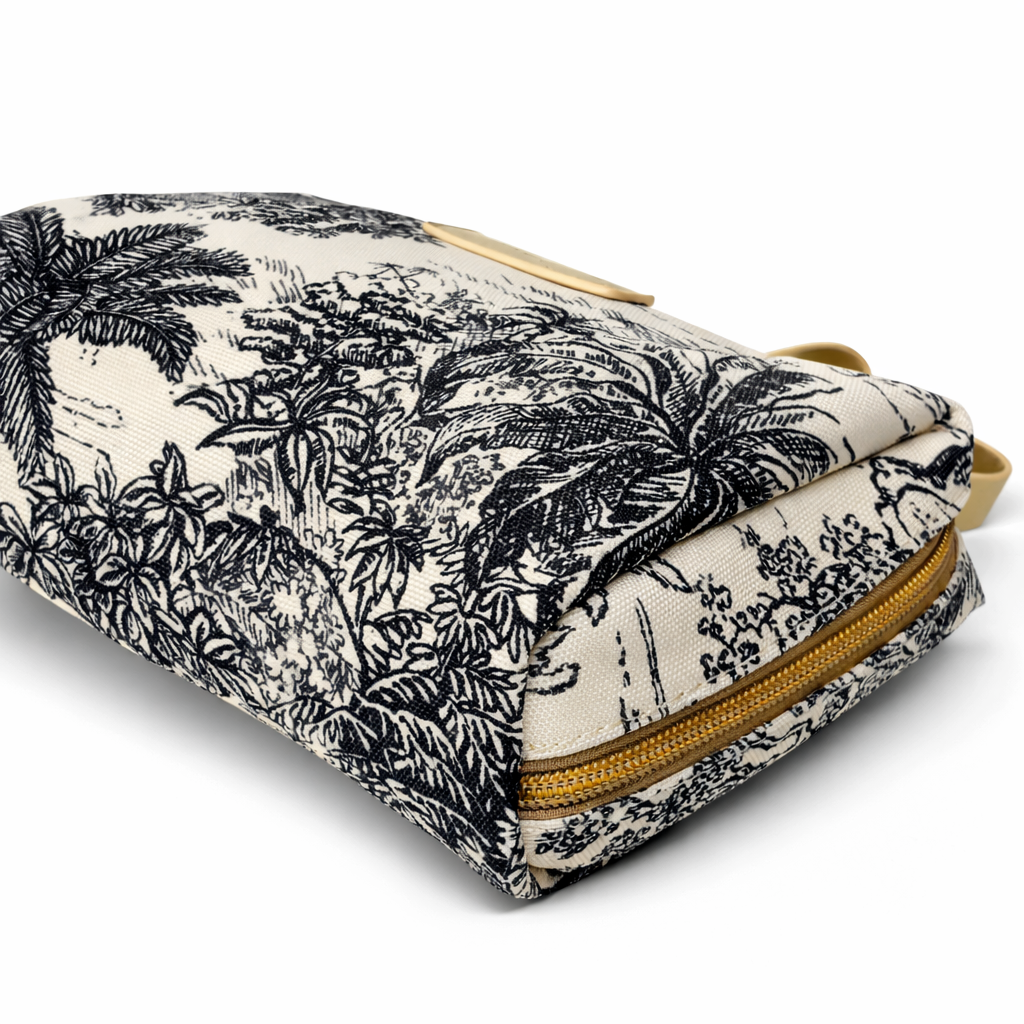 QUEEN OF HEARTS COSMETIC BAG IN WHITE LOTUS